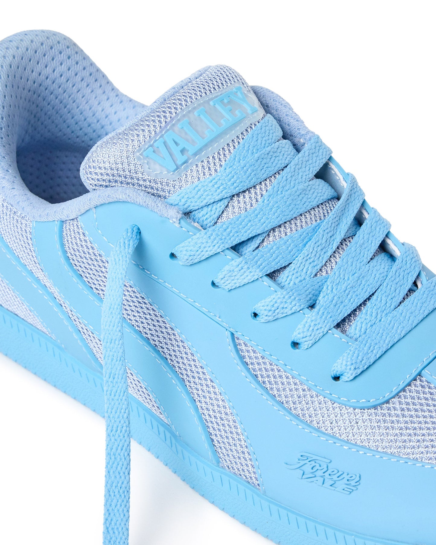 AQUA TRAINERS